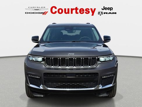 Certified 2023 Jeep Grand Cherokee L Limited w/ Trailer Tow Group (B) image 8