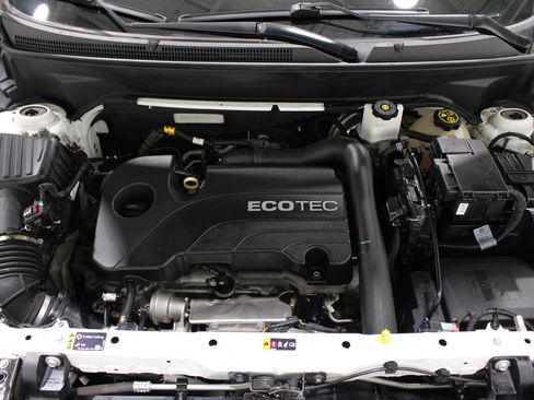 Used 2021 Chevrolet Equinox LS FWD image 39