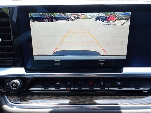 Used 2024 Chevrolet Silverado 1500 LT AWD/4WD image 42