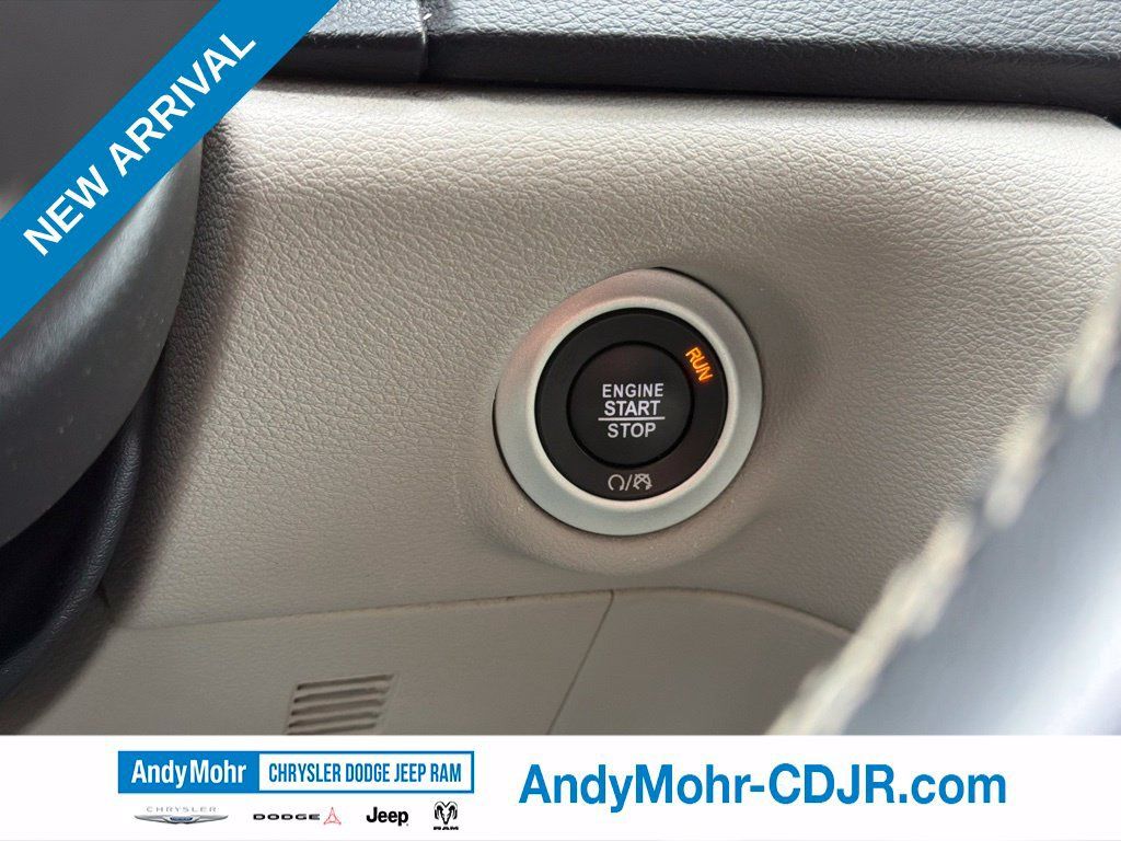 Used 2024 Chrysler Pacifica Touring-L FWD image 32