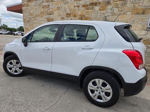 Used 2016 Chevrolet Trax LS FWD image 3