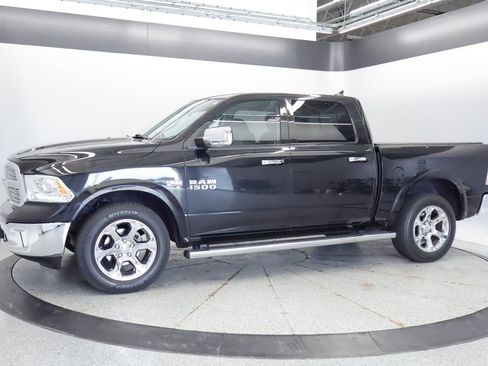Used 2017 RAM 1500 Laramie w/ Convenience Group AWD/4WD image 2