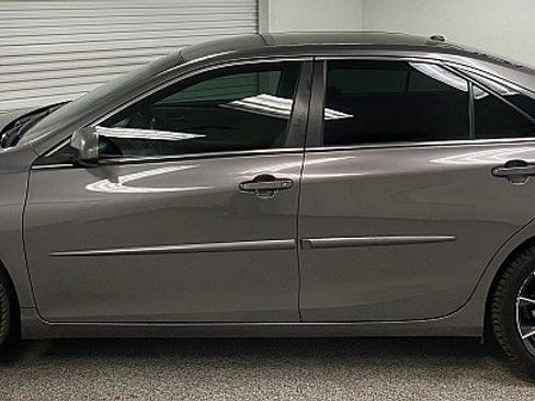 Used 2017 Toyota Camry XSE image 8