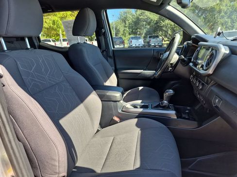 Used 2019 Toyota Tacoma TRD Off-Road AWD/4WD image 36