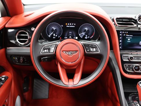 Used 2022 Bentley Bentayga AWD/4WD image 27