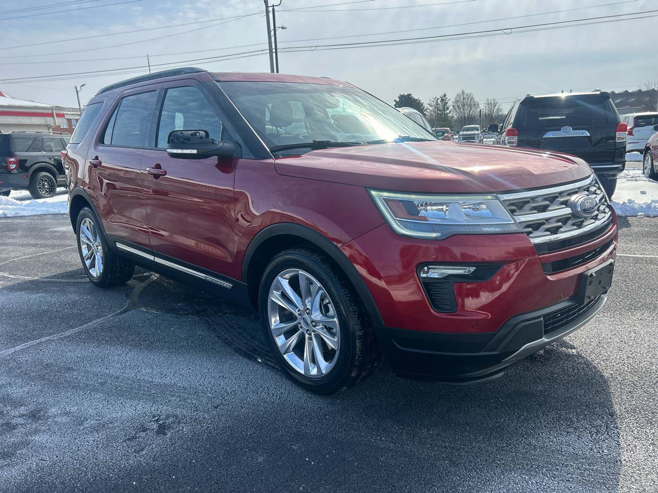 Used 2018 Ford Explorer XLT w/ Equipment Group 202A FWD image 3