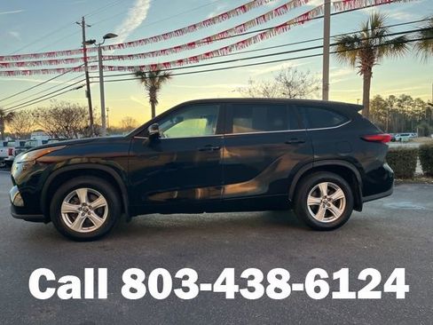 Used 2024 Toyota Highlander LE FWD image 37