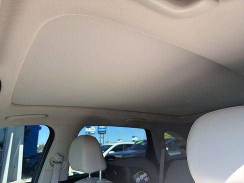 Used 2023 Kia Sorento S w/ Panoramic Sunroof Package image 19