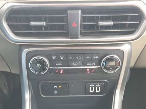 Used 2019 Ford EcoSport SE w/ SE Convenience Package image 30