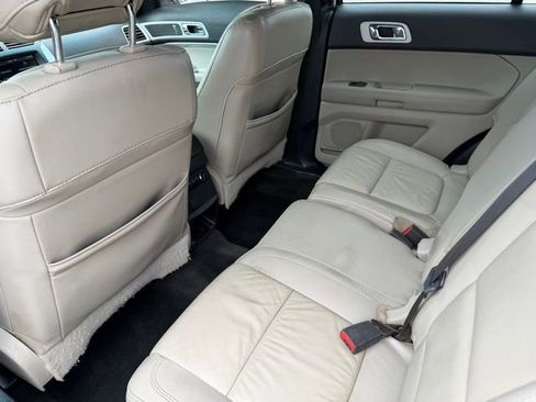 Used 2014 Ford Explorer XLT w/ Equipment Group 202A image 21