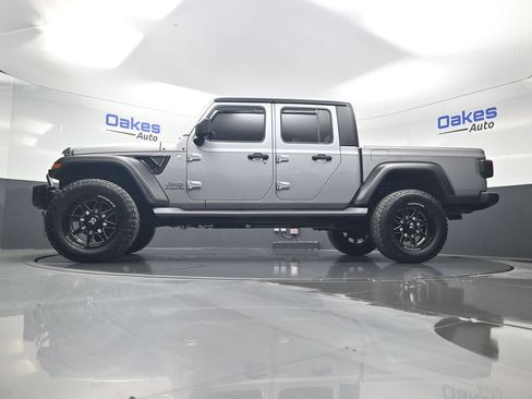Used 2020 Jeep Gladiator Overland AWD/4WD image 43