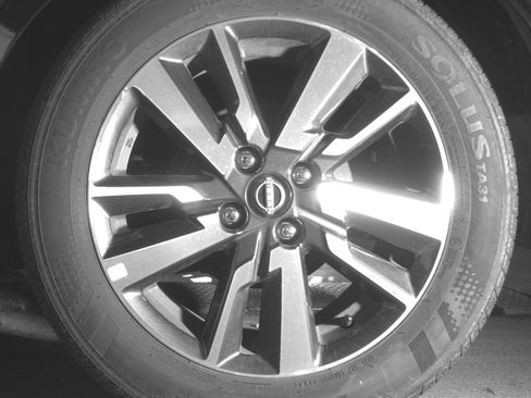 Used 2025 Nissan Versa SV image 14