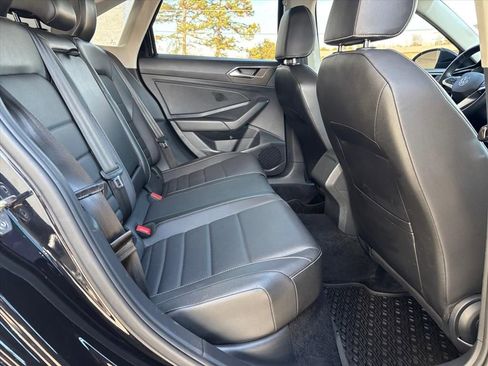 Used 2022 Volkswagen Jetta SE image 11