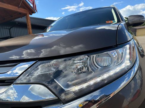Used 2017 Mitsubishi Outlander SEL AWD/4WD image 16