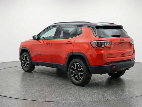 Used 2025 Jeep Compass Trailhawk image 6