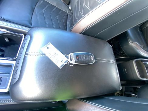Used 2023 Nissan Pathfinder Platinum FWD image 32