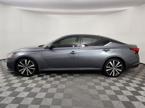 Used 2019 Nissan Altima 2.5 SR image 2