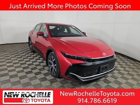 Used 2024 Toyota Crown XLE image 1