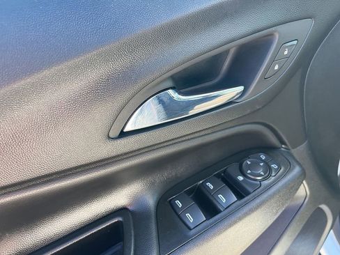 Used 2023 Chevrolet Equinox LT image 33