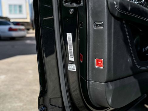 Used 2018 Bentley Bentayga image 41