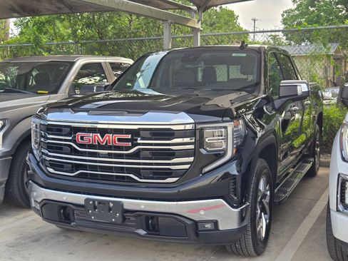 Certified 2024 GMC Sierra 1500 SLT RWD image 4