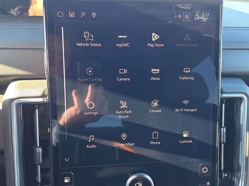 Used 2025 GMC Yukon Denali image 61