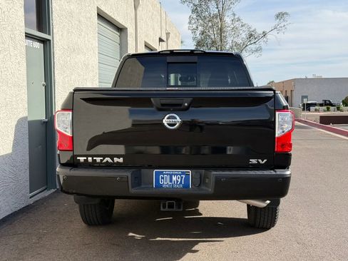Used 2018 Nissan Titan SV w/ SV Convenience Package RWD image 5