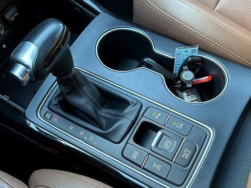 Used 2019 Kia Sorento SX image 27