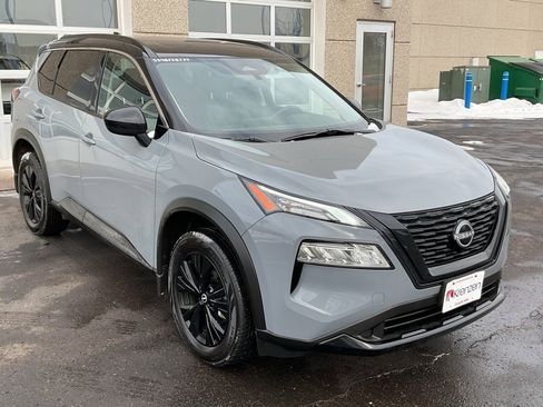 Used 2023 Nissan Rogue SV w/ SV Premium B Package image 3