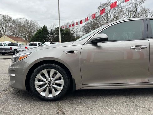 Used 2016 Kia Optima EX w/ Premium Package image 9