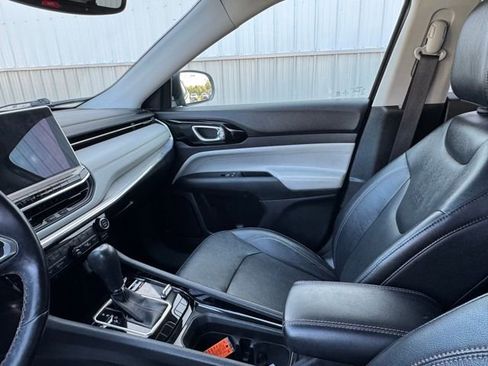 Used 2022 Jeep Compass Limited image 32