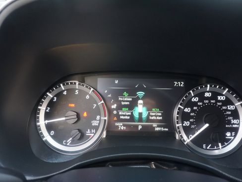 Used 2023 Toyota Highlander LE FWD image 9