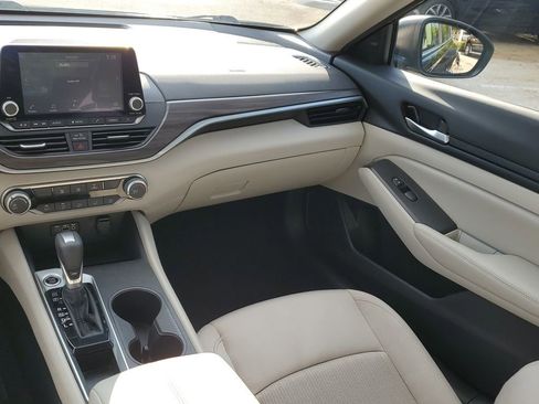 Certified 2025 Nissan Altima 2.5 SV FWD image 19
