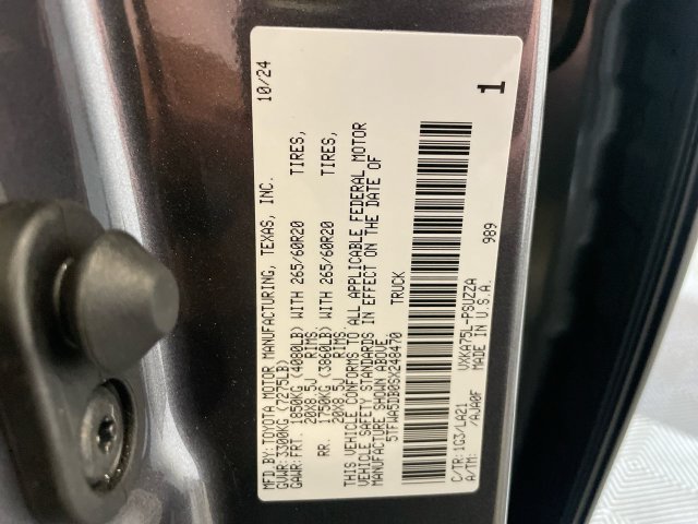 Used 2025 Toyota Tundra Platinum w/ TRD Off-Road Package AWD/4WD image 29