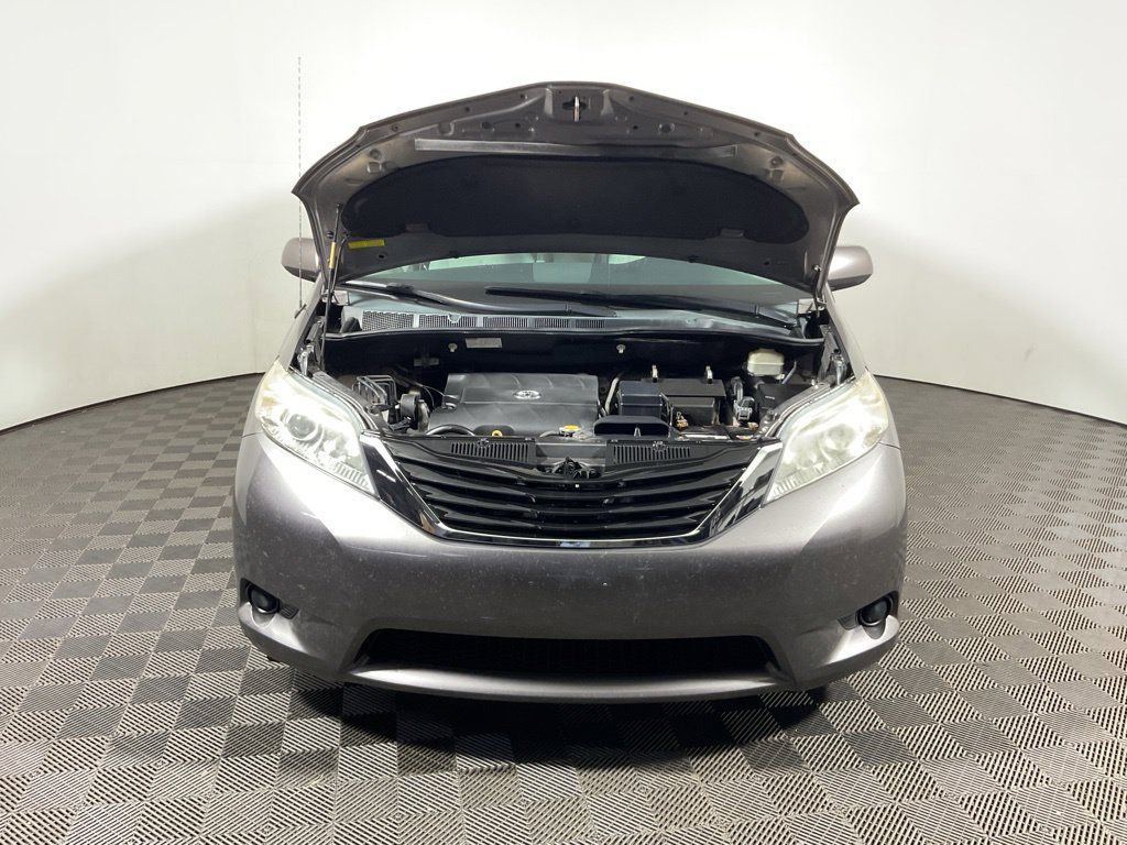 Used 2013 Toyota Sienna LE w/ Towing Pkg FWD image 7