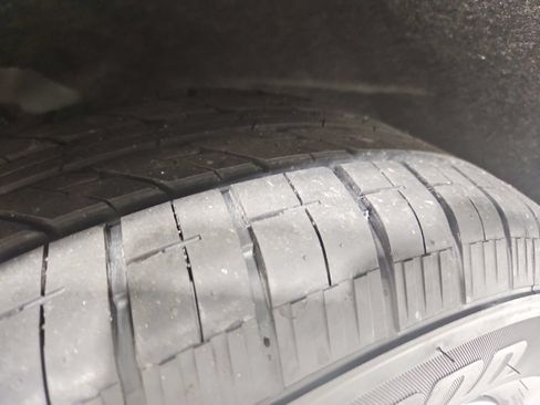 Used 2023 Chrysler Pacifica Touring-L AWD/4WD image 27