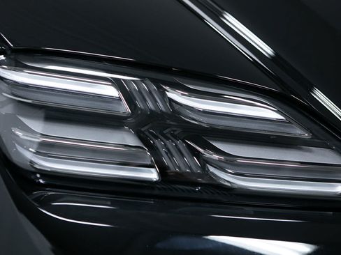 New 2026 Porsche Macan Electric RWD image 16