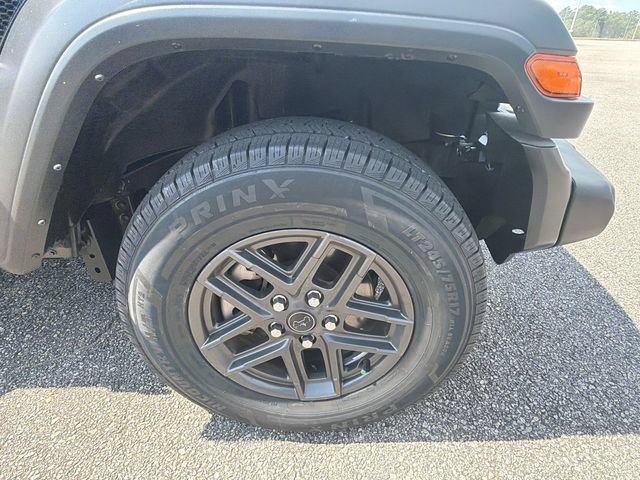 Used 2025 Jeep Wrangler Unlimited Sport AWD/4WD image 12