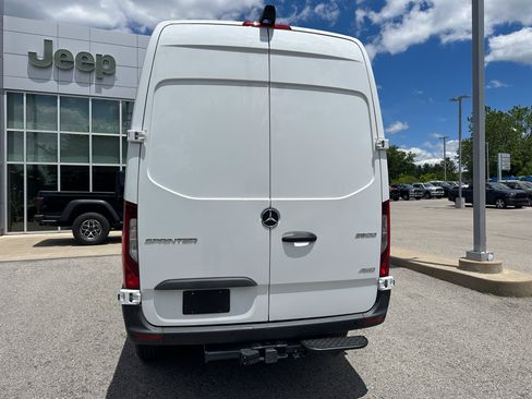 Used 2025 Mercedes-Benz Sprinter 2500 image 3