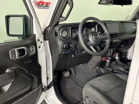Used 2025 Jeep Wrangler Unlimited Rubicon 4xe w/ Convenience Group AWD/4WD image 21