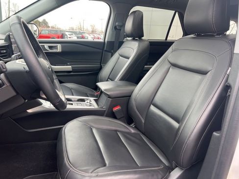 Used 2023 Ford Explorer XLT w/ Equipment Group 202A image 22