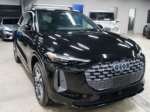 Used 2025 Audi Q5 Premium Plus AWD/4WD image 2