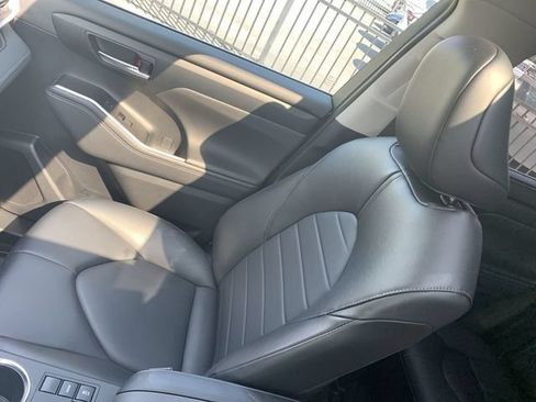 Used 2023 Toyota Highlander XLE FWD image 31