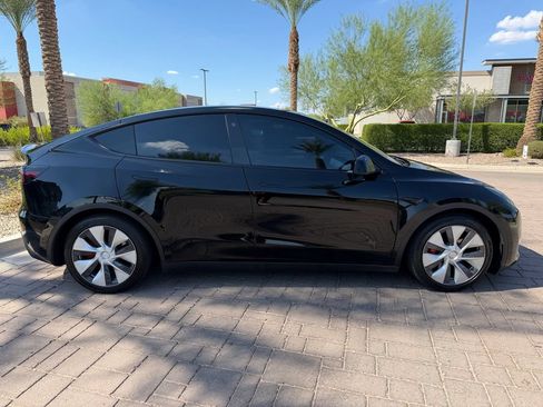 Used 2021 Tesla Model Y Performance AWD/4WD image 2