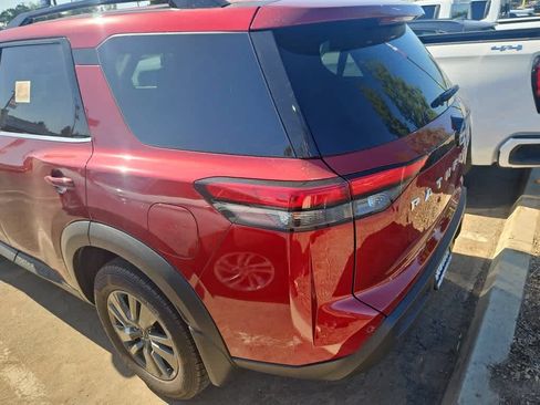Used 2024 Nissan Pathfinder SV FWD image 6