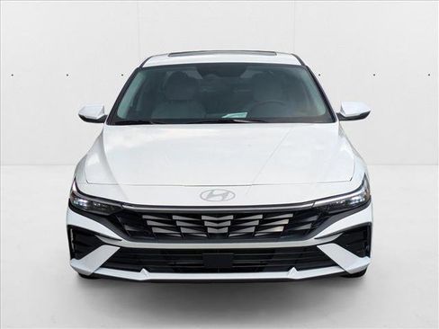 New 2025 Hyundai Elantra Limited image 5