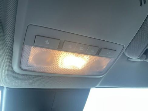 Used 2022 Chevrolet Trax LT w/ LT Convenience Package image 33