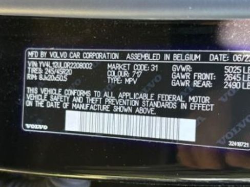 Certified 2024 Volvo XC40 B5 Plus w/ Protection Package Premier AWD/4WD image 2