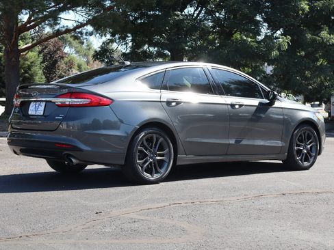 Used 2018 Ford Fusion SE w/ Equipment Group 201A FWD image 5