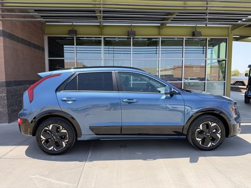 Used 2025 Kia Niro Wind FWD image 9